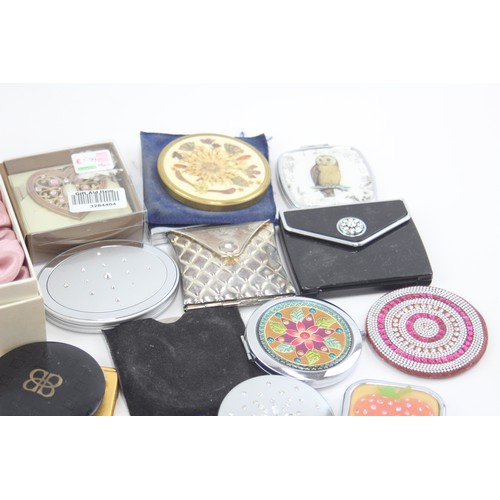 458 - 50 x Assorted Ladies Vanity Compact MIRRORS Inc Stratton, Boxed, Vintage etc