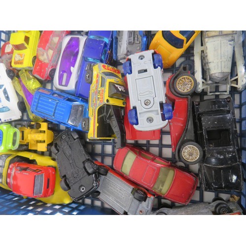 223 - TRAY OF DIECAST INCLUDES CORGI, MATCHBOX etc