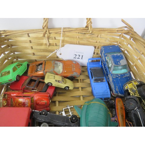 221 - BASKET OF DIECAST INCLUDES CORGI, MATCHBOX, LLEDO & HOTWHEELS