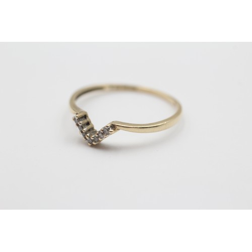 532 - 9ct Gold Diamond V Paved Wishbone Stacking Ring (1.1g) - Size U