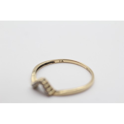 532 - 9ct Gold Diamond V Paved Wishbone Stacking Ring (1.1g) - Size U