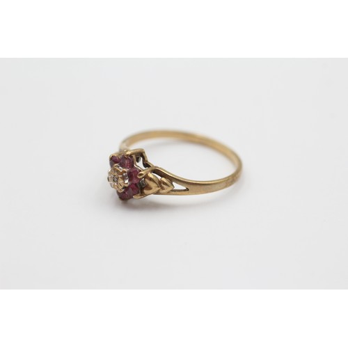 535 - 9ct Gold Diamond And Ruby Floral Cluster Heart Shoulder Split Shank Dress Ring (1.3g) - Size M