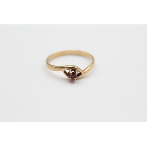 562 - 9ct Gold Ruby Solitaire Openwork Bypass Ring (1.3g) - Size L