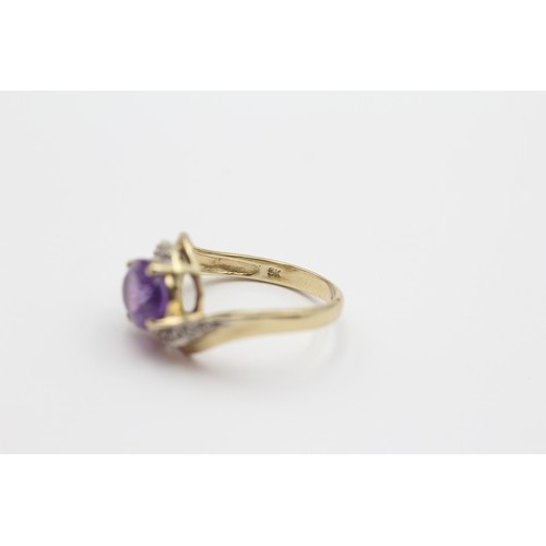 565 - 9ct White And Yellow Gold Diamond And Amethyst Solitaire And Bypass Shoulder Set Ring (2.6g) - Size ... 