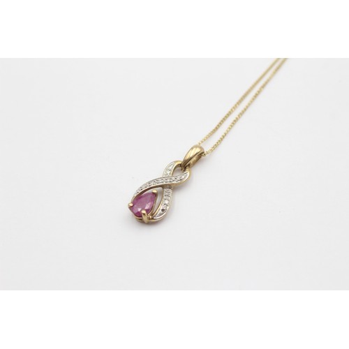 568 - 9ct White And Yellow Gold Diamond And Ruby Teardrop Ribbon Drop Pendant Necklace (1.6g)