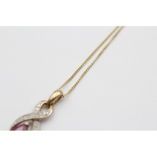 568 - 9ct White And Yellow Gold Diamond And Ruby Teardrop Ribbon Drop Pendant Necklace (1.6g)