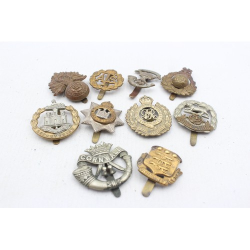 572 - 10 x Military Cap Badges Inc Dorsetshire, Hampshire, Prince Alberts