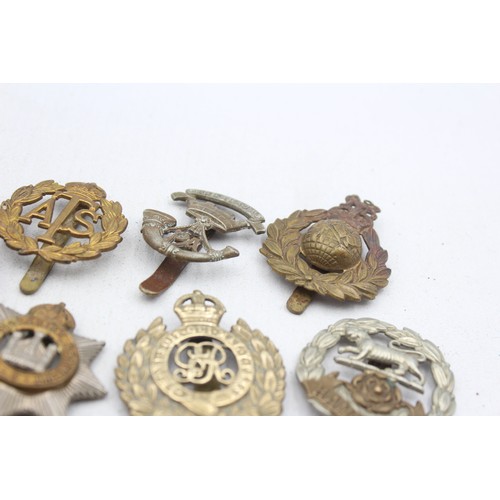 572 - 10 x Military Cap Badges Inc Dorsetshire, Hampshire, Prince Alberts