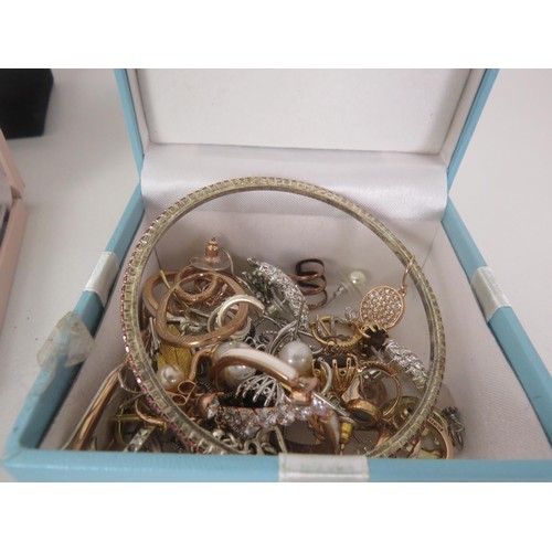 182 - LARGE SELECTION OF COSTUME JEWELLERY AND DISPLAYS MOSTLY UNWORN AND INCLUDES DESIGNER