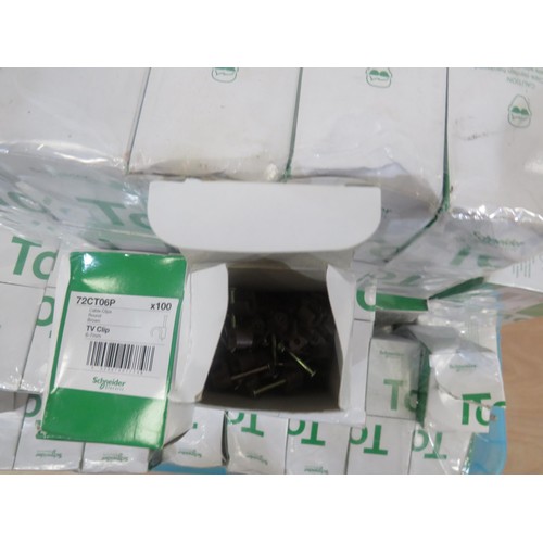 607 - OVER 600 PACKS OF CABLE CLIPS 6-7MM