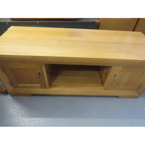 384 - NATURAL OAK LARGE TV UNIT LENGTH 49