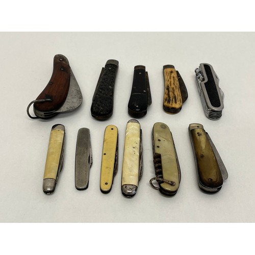 515 - 12 x Vintage Assorted Pocket KNIVES