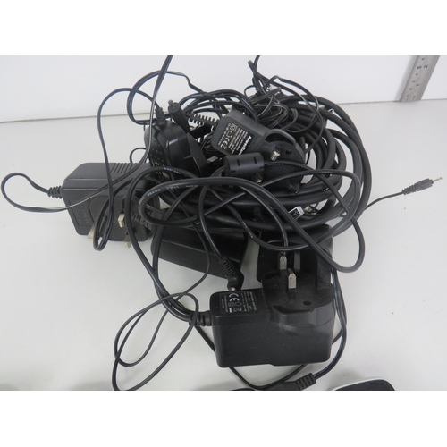 124 - SELECTION OF MOBILE PHONES AND CHARGERS