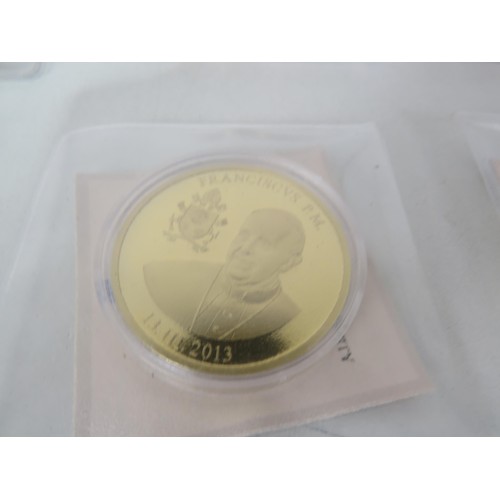 57 - 20 x GOLD PLATED COMMEMORATIVE COINS INCLUDES - THE HOUSE OF TUDOR HENRY VIII, THE SOVEREIGNS SCEPTR... 