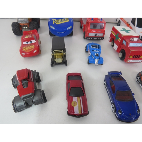 203 - A QUANTITY OF TOY VEHICLES INCLUDING 