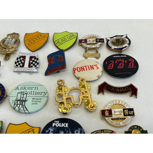 106 - 50 x BADGES INCLUDING NUM, BUTLINS, MINERS STRIKE, ROBERTSONS ETC