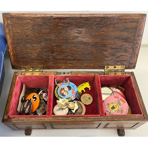 110 - TUB OF MISCELLANEOUS INCLUDING OLD WOODEN MUSIC BOX, PATCHES, BADGES