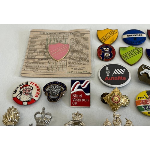 113 - 50 x VARIOUS BADGES INCLUDING FOOTBALL, BUTLINS, ROBERTSONS ETC