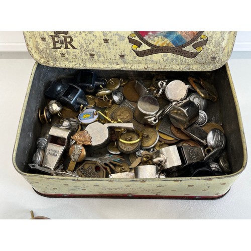 117 - TIN OF MISCELLANEOUS ITEMS INCLUDING CORKSCREWS, BADGES, WHISTLES  ETC