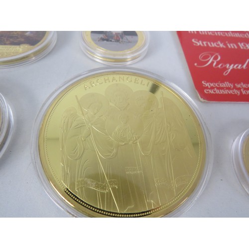 61 - 20 x COLLECTORS COINS INCLUDES COMMEMORATIVE, COIN COVERS 1983 UNCIRCULATED £1 COIN AND GOLD PLATED