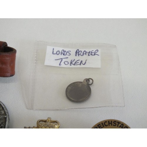 120 - MISCELLANEOUS LOT INCLUDING LORDS PRAYER TOKEN, BADGES ETC