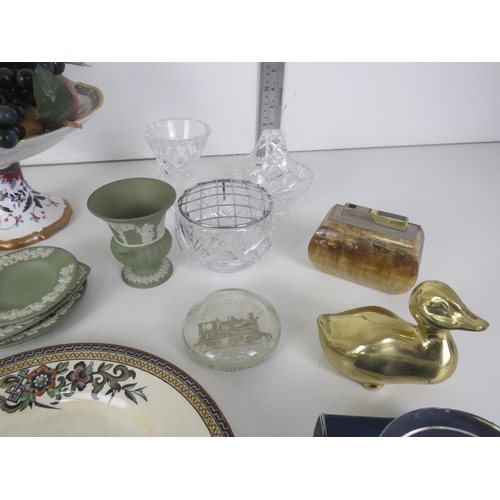 309 - GLASSWARE AND CERAMICS INCLUDES BOXED COUNTRY ARTISTS, STUART CRYSTAL ETC