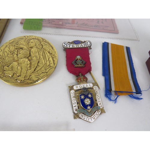 62 - TRAY OF MILITARIA INCLUDES MEDALS, PHOTOGRAPHS, BADGES, BOOKLETS ETC