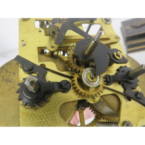 117 - A TRAY OF CLOCK MECHANISMS - MOST WORKING