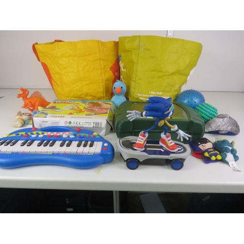 315 - SELECTION OF TOYS INCLUDES SMURFS, ELECTRICAL, TRANSFORMERS ETC