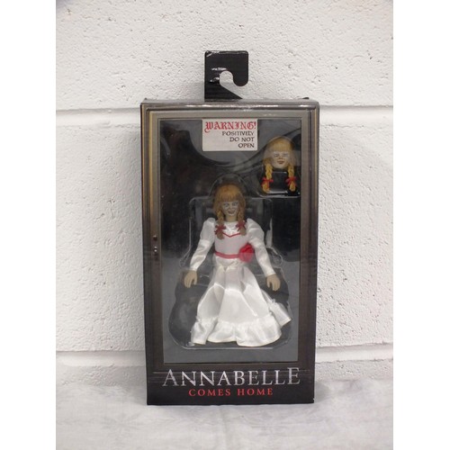 21 - THE CONJURING - ANNABELLE COMES HOME CLOTHED 8