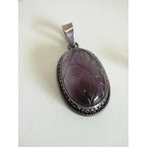 83 - CARVED AMETHYST PENDANT SET IN 925 SILVER MOUNT AND PAIR OF 925 SILVER MARCASITE AND AMETHYST EARRIN... 