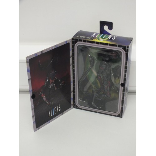 9 - NECA ALIENS - NIGHT COUGAR ALIEN BOXED AS NEW