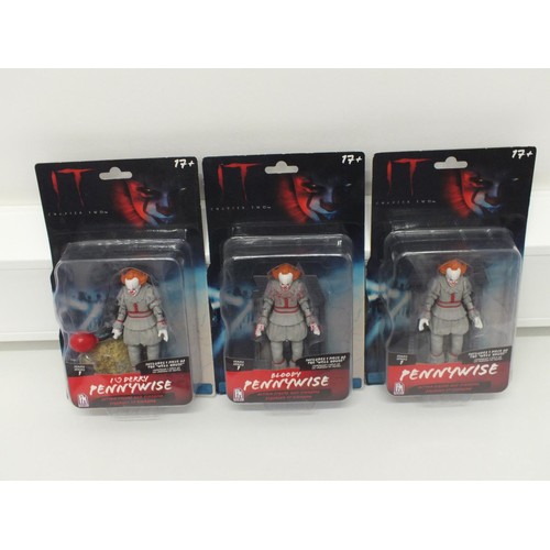 34 - 3x IT CHAPTER TWO PENNYWISE SERIES 1 ACTION FIGURES TO INCLUDE PENNYWISE, BLOODY PENNYWISE AND I LOV... 