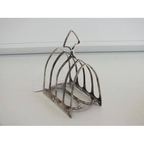 98 - EDWARDIAN STERLING SILVER TOASTRACK CIRCA 1902 - LONDON HALLMARKS