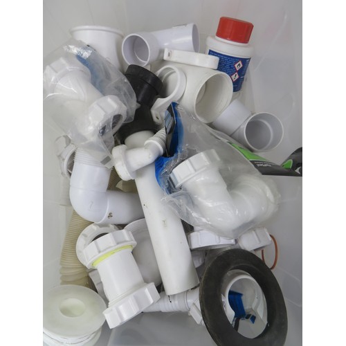 331 - SELECTION OF MISCELLANEOUS ELETRICAL ITEMS- 2 x TUBS OF PLUMBERS ITEMS, COMPRESSION JOINTS, CUT OF V... 