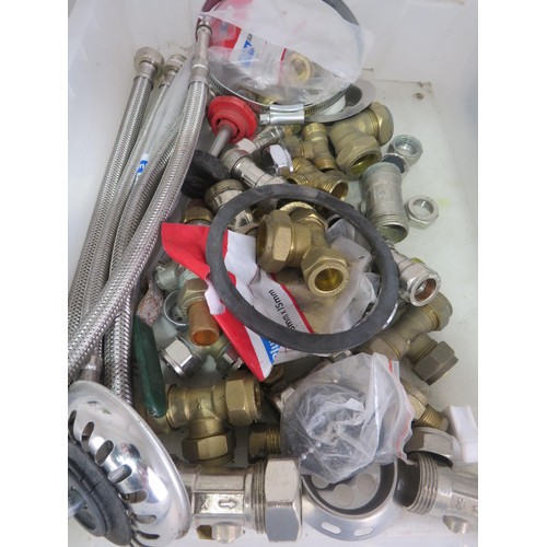 331 - SELECTION OF MISCELLANEOUS ELETRICAL ITEMS- 2 x TUBS OF PLUMBERS ITEMS, COMPRESSION JOINTS, CUT OF V... 