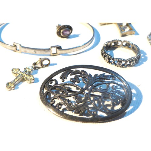 236 - SILVER JEWELLERY INCLUDES BANGLE, BROOCH, NECKLACES, PANDORA RING, THOMAS SABO CHARM & AMETHYST STUD... 