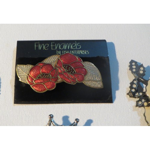 239 - 7 x VINTAGE BROOCHES INCLUDES SCOTTISH, FISH ENAMELS, DAVID SALMON, CARVED MOTHER OF PEARL ETC