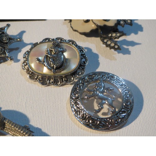 239 - 7 x VINTAGE BROOCHES INCLUDES SCOTTISH, FISH ENAMELS, DAVID SALMON, CARVED MOTHER OF PEARL ETC