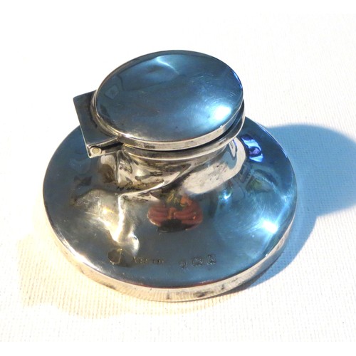 240 - ANTIQUE EDWARDIAN STERLING SILVER INKWELL WITH GLASS LINER, WEIGHTED BASE 84g - BIRMINGHAM 1909, S. ... 