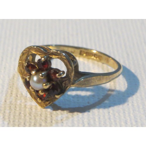 247 - Vintage 9ct Gold Garnet & Seed Pearl Floral Heart Cluster Ring (2g)- Size L