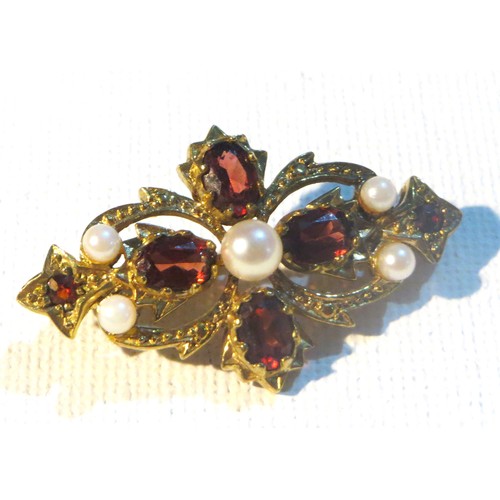 256 - VICTORIAN PINCHBECK BROOCH SET WITH GARNETS and SEED PEARLS IN ANTIQUE BROOCH JEWELLERY BOX