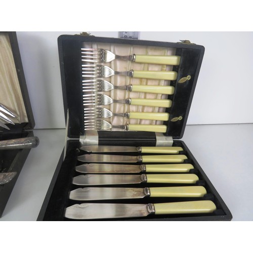 359 - TRAY OF CANTEENS OF CUTLERY