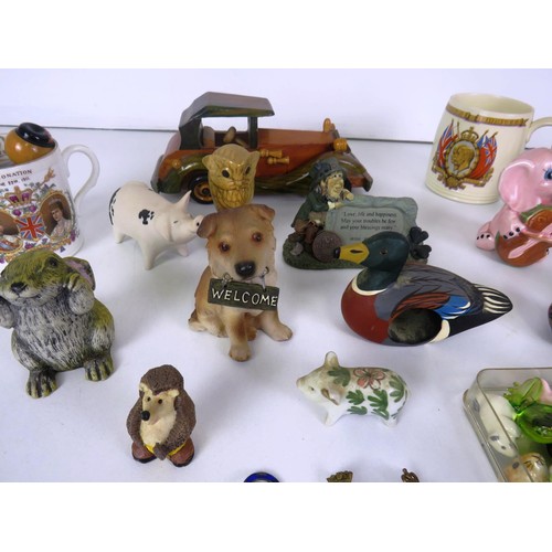 364 - TRAY OF COLLECTABLES INCLUDING LEAD ANIMALS, ENAMEL BADGES, WADE CRAB ETC