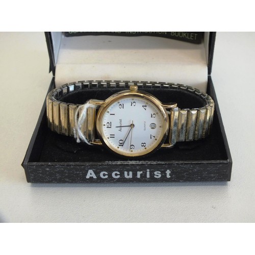 372 - MENS ACCURIST WATCH BOXED AND WORKING WITH PAPERWORK