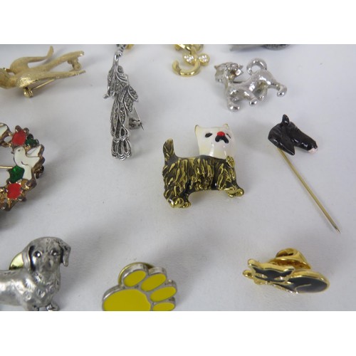 267 - 23 x ANIMAL RELATED BROOCHES INCLUDING MYLU, OJJ, GOLD PLATED ETC