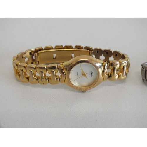 292 - 2 x LADIES WRISTWATCHES TO INCLUDE GOLD TONE TORQ WITH MOTHER OF PEARL DIAL AND A TIMEX CARRIAGE WAT... 