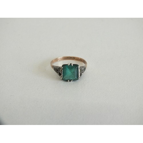 272 - 9ct GOLD AND SILVER GREEN PASTE RING SIZE N