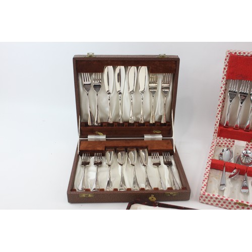 411 - 3 x Vintage Boxed SILVER PLATE Cutlery Inc Fish Cutlery, Steak Cutlery Etc