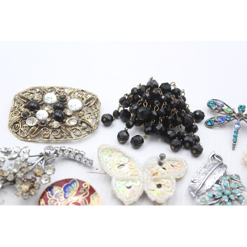 416 - 25 X Assorted Vintage And Retro Brooches (302g)